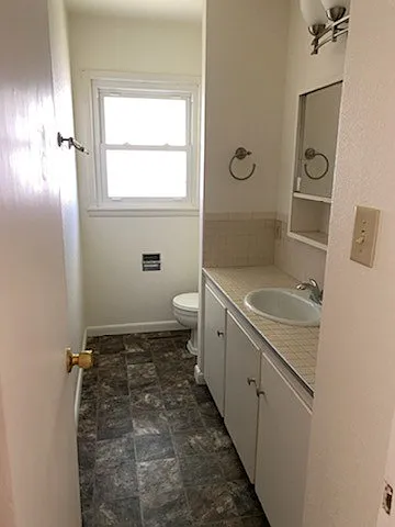 2231 S Richard St — Photo 2