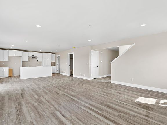 5th image of 5744 Wall St