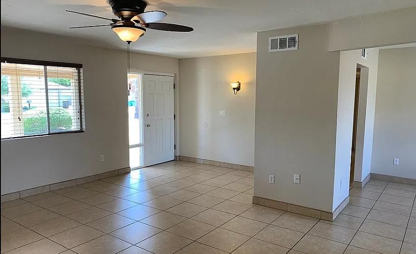1st image of 818 W Port Royale Ln