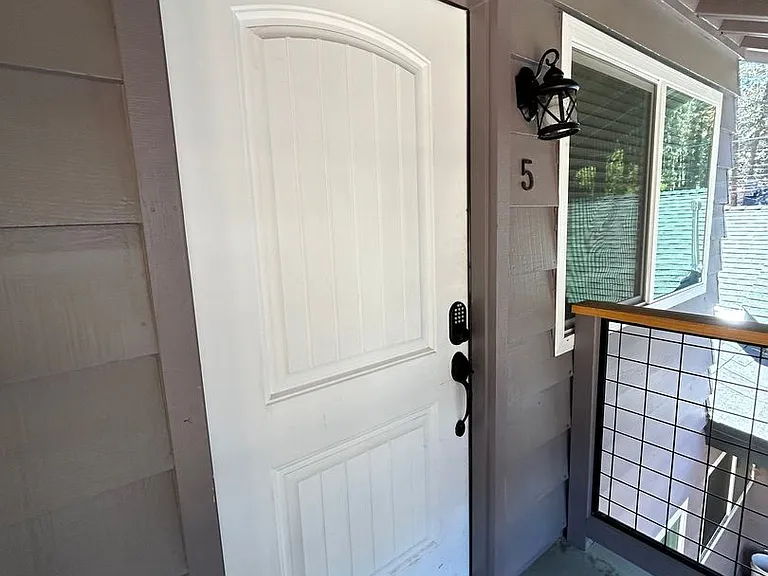 2535 Elwood Ave. — Photo 1