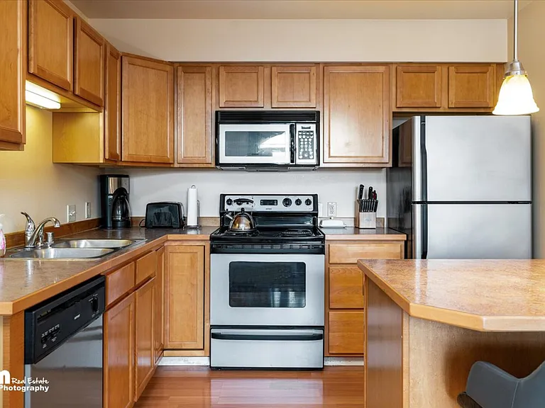 E 43rd Pl — Photo 13