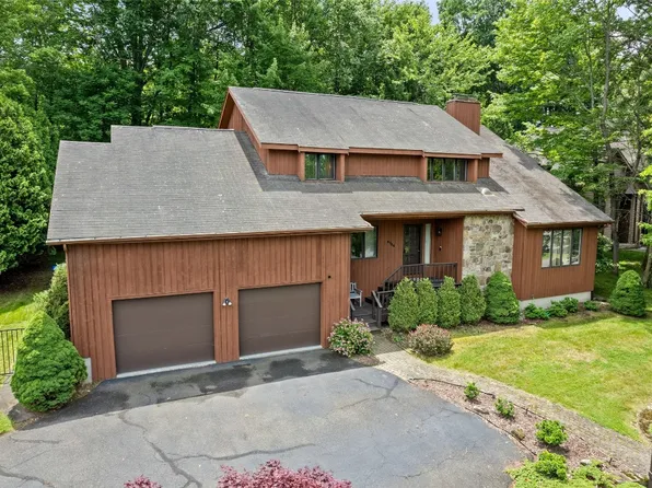 4724 Deerfield Pl, Vestal, NY 13850