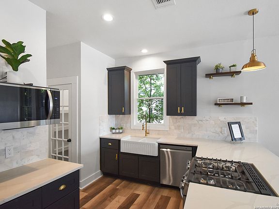 2nd image of 823 N PALMETTO