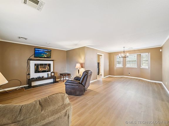 3rd image of 9221 N 165th East Ave