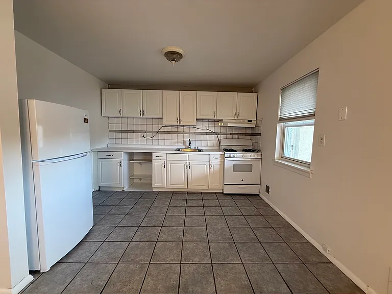 282 Main St #4 — Photo 4