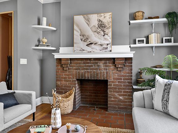 3rd image of 184 Parkwood Ave