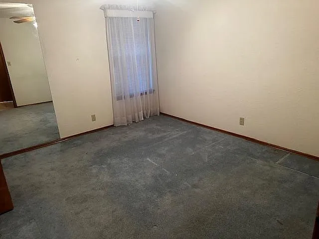 1435 Windsor Dr — Photo 7