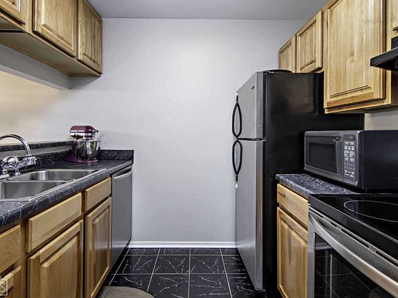 5th image of 5905 Meadow Dr