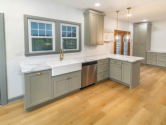 4th image of 101 S Villa Dr