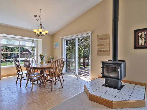 5th image of 16154 Canterbury Ln