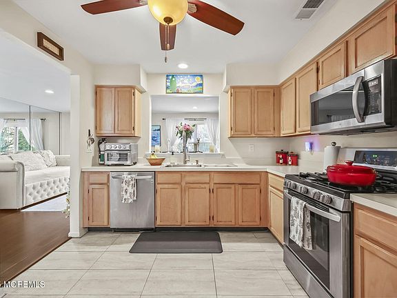 3rd image of 761 Banyan Court
