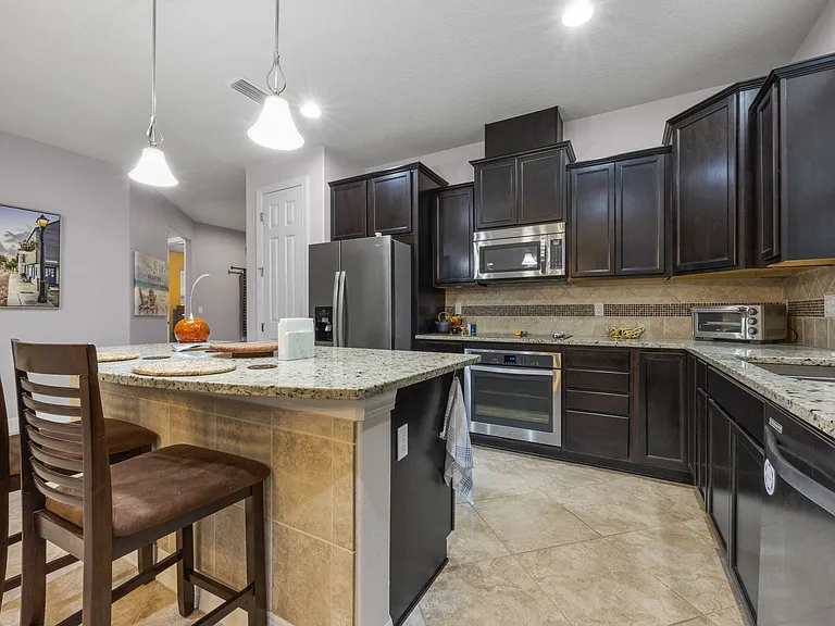 384 Los Alamos St — Photo 11