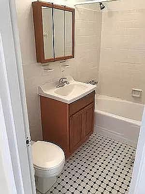 4th image of 60 Hamilton Ave #2B
