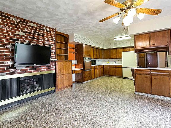 Kitchen & dining