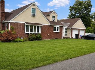 49 Seafield Lane, Bay Shore, NY 11706