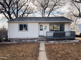 203 14th Ave NW, Mandan, ND 58554