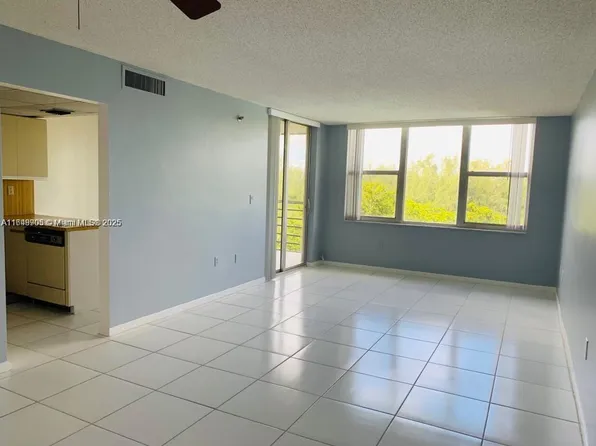 17890 W Dixie Hwy APT 608, North Miami Beach, FL 33160