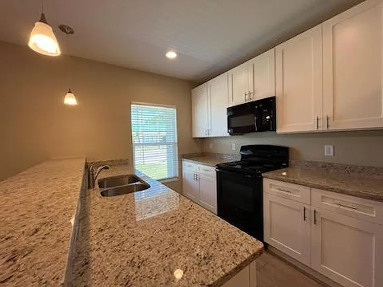 1404 S Parsons Ave #A — Photo 4