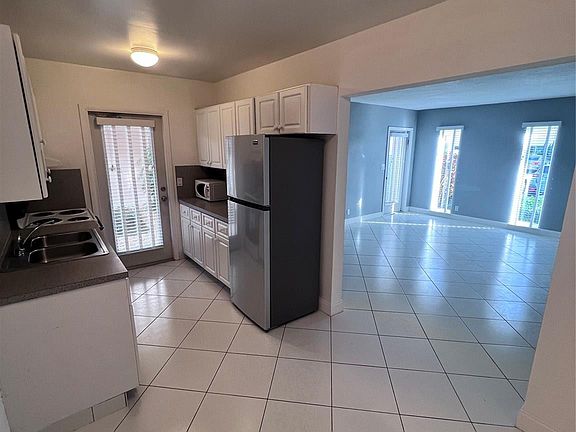 4th image of 2737 NE 28th Street #4W