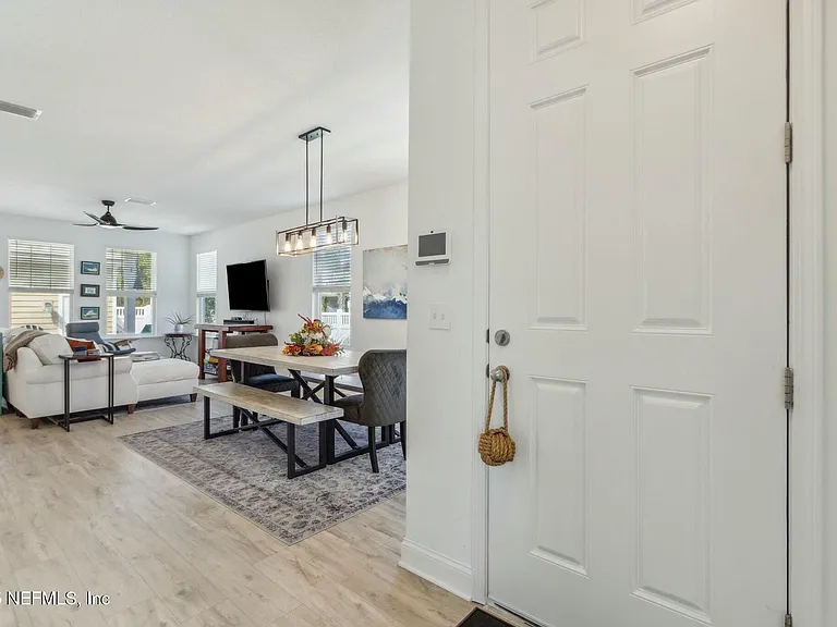 213 Daydream Ave — Photo 6