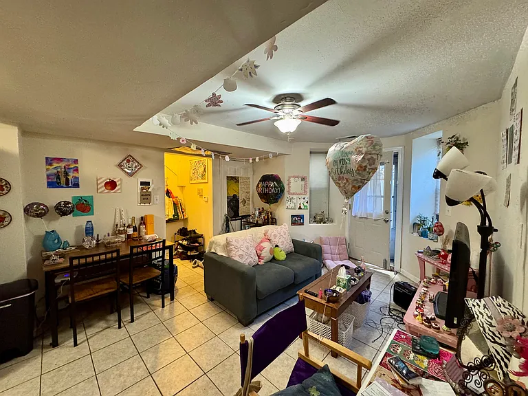 933 W Fletcher St — Photo 6