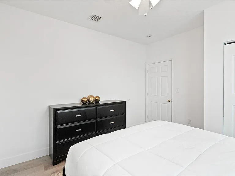 417 SW 8th St — Photo 11
