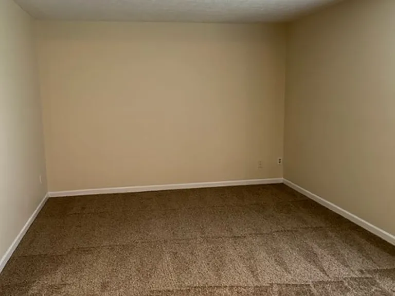 481 Woodview Dr — Photo 15