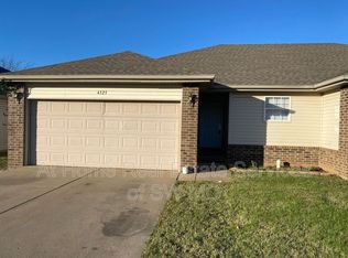 4323 W La Siesta St, Springfield, MO 65802