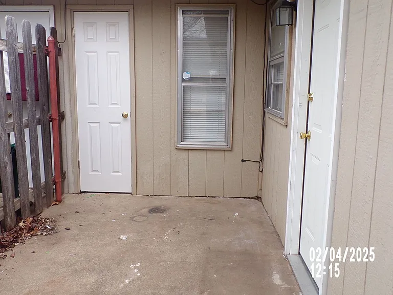 7916 NW Crossland Cir — Photo 12