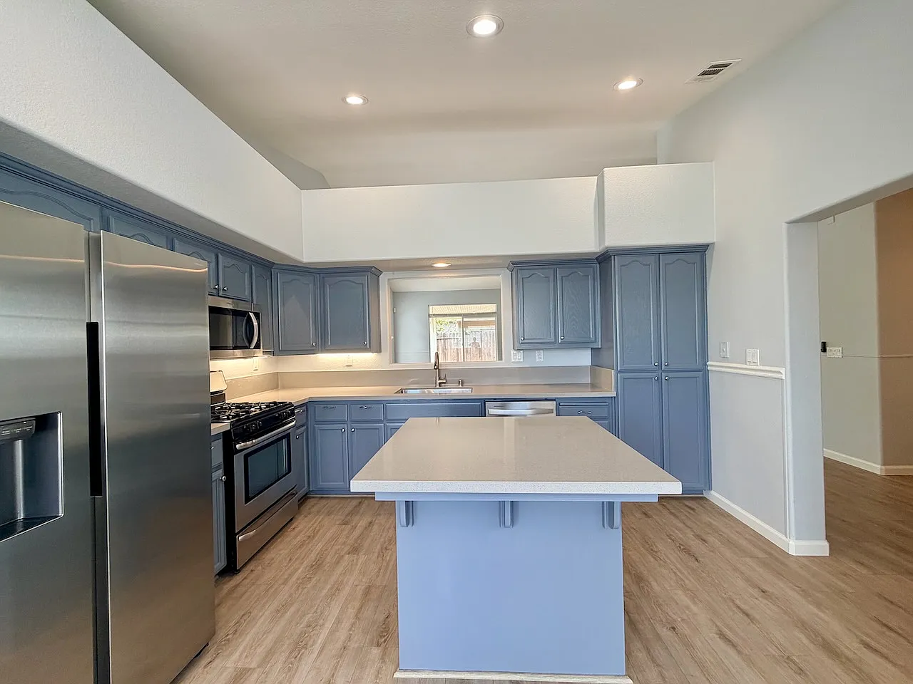 3 bed, 1636 sqft, $3,200 — Photo 4