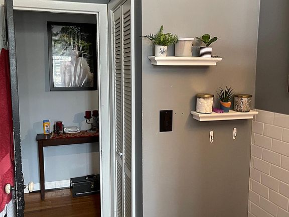 4th image of 5610 N Ashland Ave #3