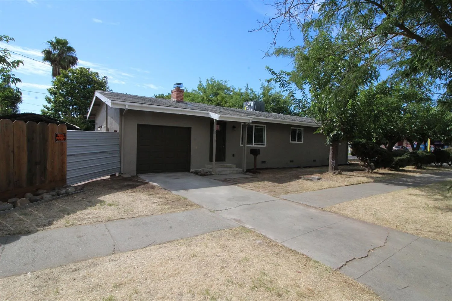 912 T St photo 1