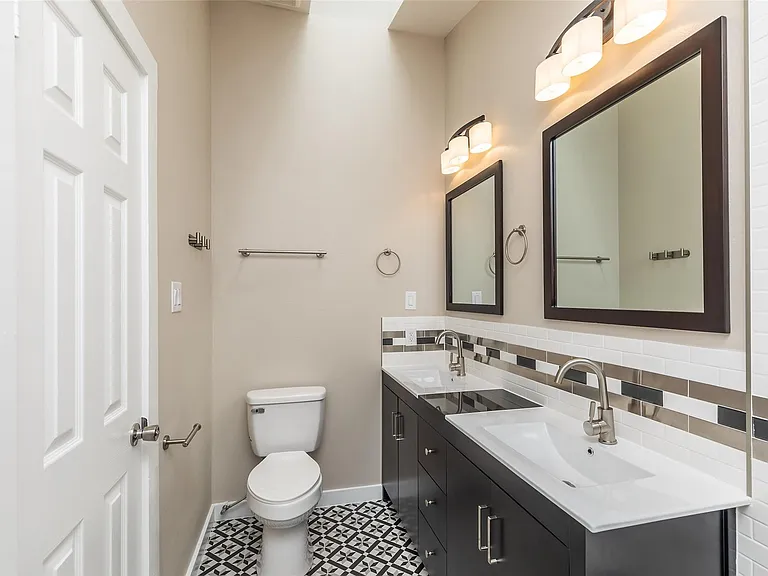 1611 Oakdale St — Photo 35