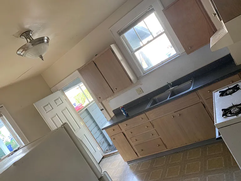 2120 Indiana Ave — Photo 3