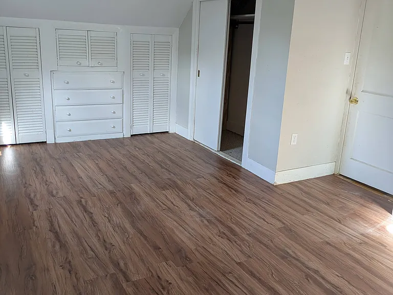 522 Lowell St — Photo 4