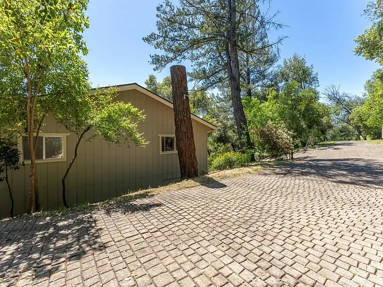 1380 Sanford Ranch Rd — Photo 11