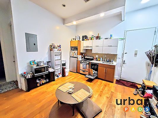 1st image of 257 Jefferson St #3R