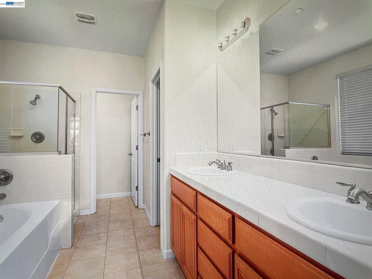 3 bed, 2239 sqft, $3,300 — Photo 3