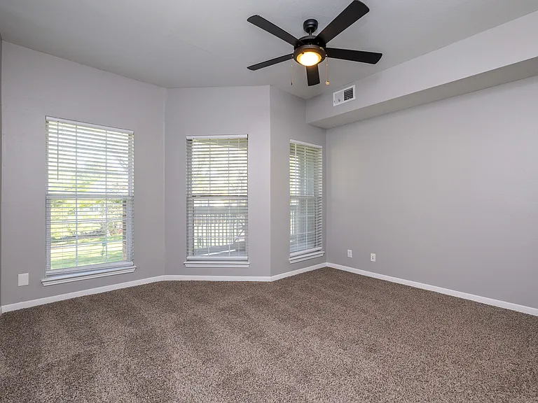 Centennial Park Apartments — Photo 15
