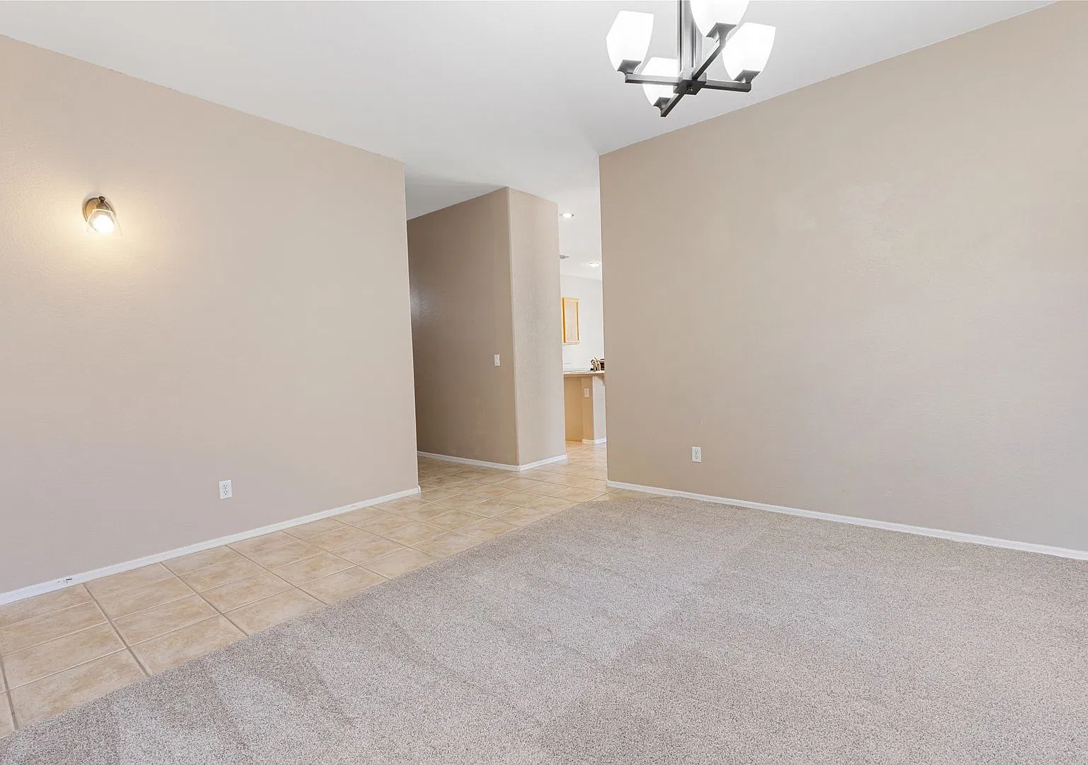 Charming 4 Bedroom Single Level Home with Pool in Higley Grove — Photo 4