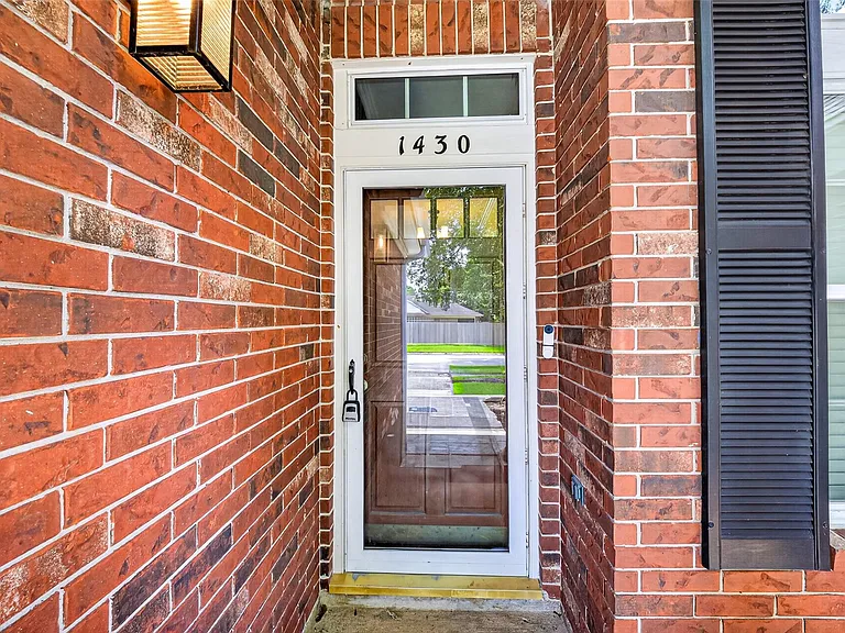 1430 Mabry Mill Rd — Photo 3
