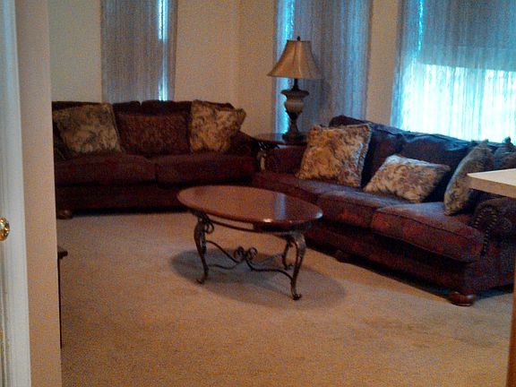 4th image of 290 Twin Oak Dr