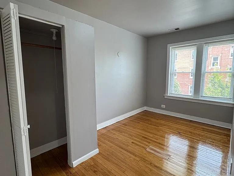 1617 W 78th St #2 — Photo 5