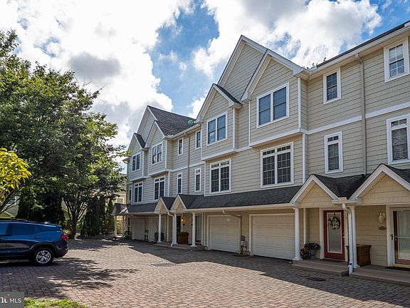 3rd image of 20404 Margo Lynn Ln #2