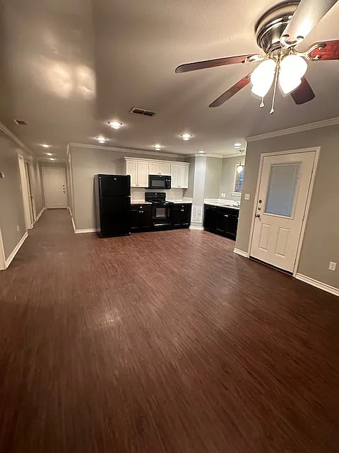3 bed, 1295 sqft, $1,650 — Photo 2