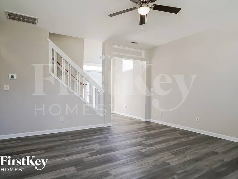 8163 Willowglen Dr — Photo 4