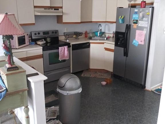 2nd image of 147 Pickwick Pl