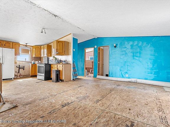 3rd image of 11980 E South Gratiot County Line Rd