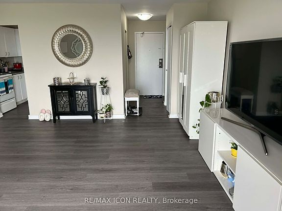4th image of 573 Mornington Ave #810