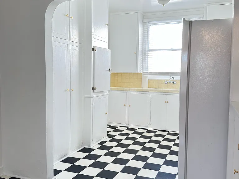 221 Loma Ave #C — Photo 11